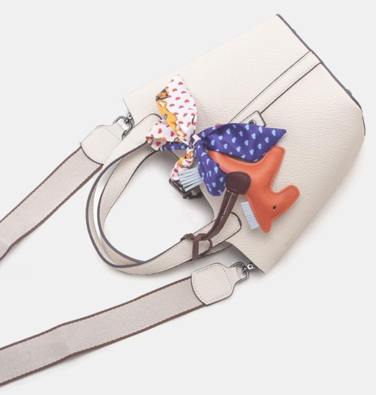 格安好評 CHARLIE&KELLIハンドバッグ 藍色 1bNMH-m22082666235 チャーム付 再入荷格安