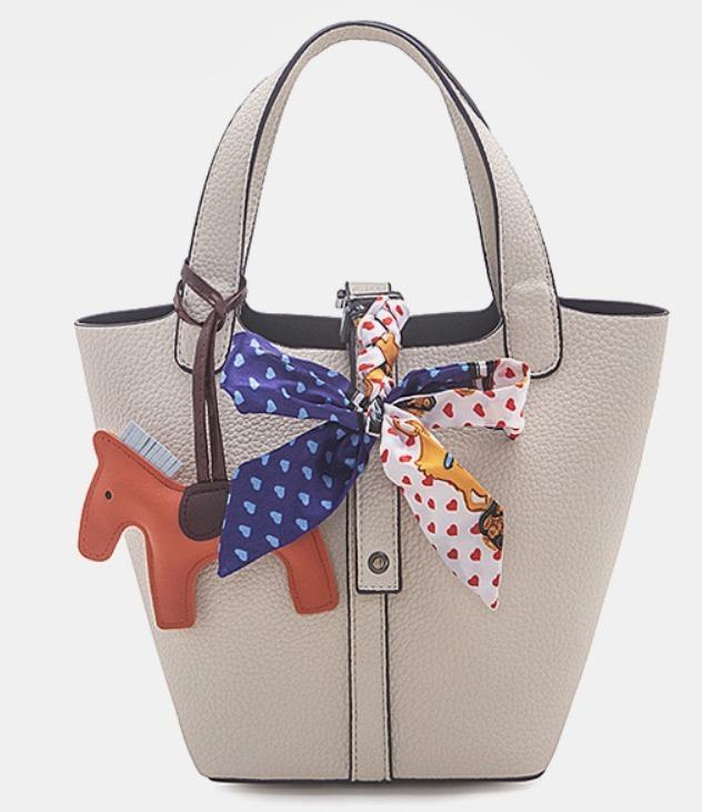 格安好評 CHARLIE&KELLIハンドバッグ 藍色 1bNMH-m22082666235 チャーム付 再入荷格安
