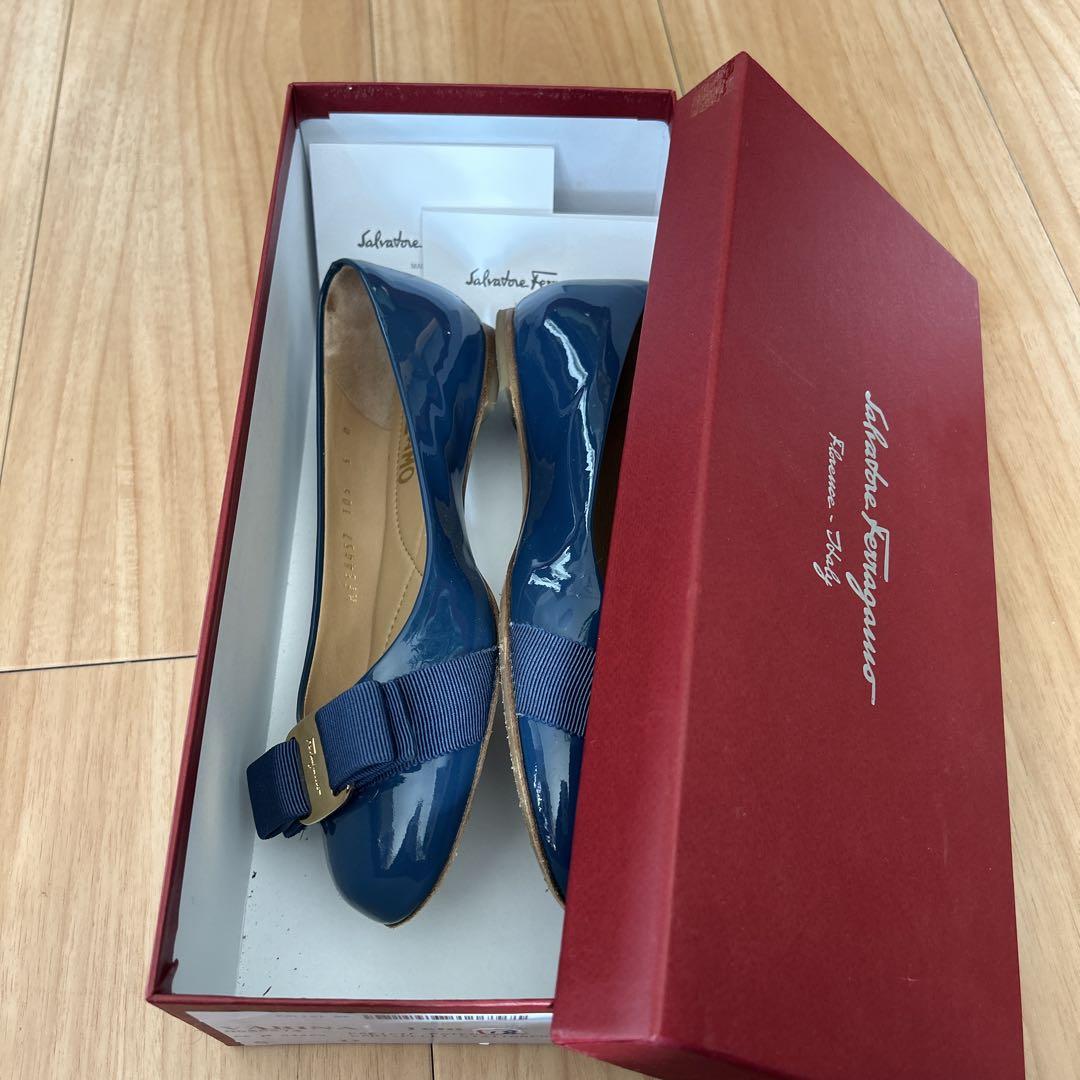 Salvatore Ferragamo VARINA ネイビー
