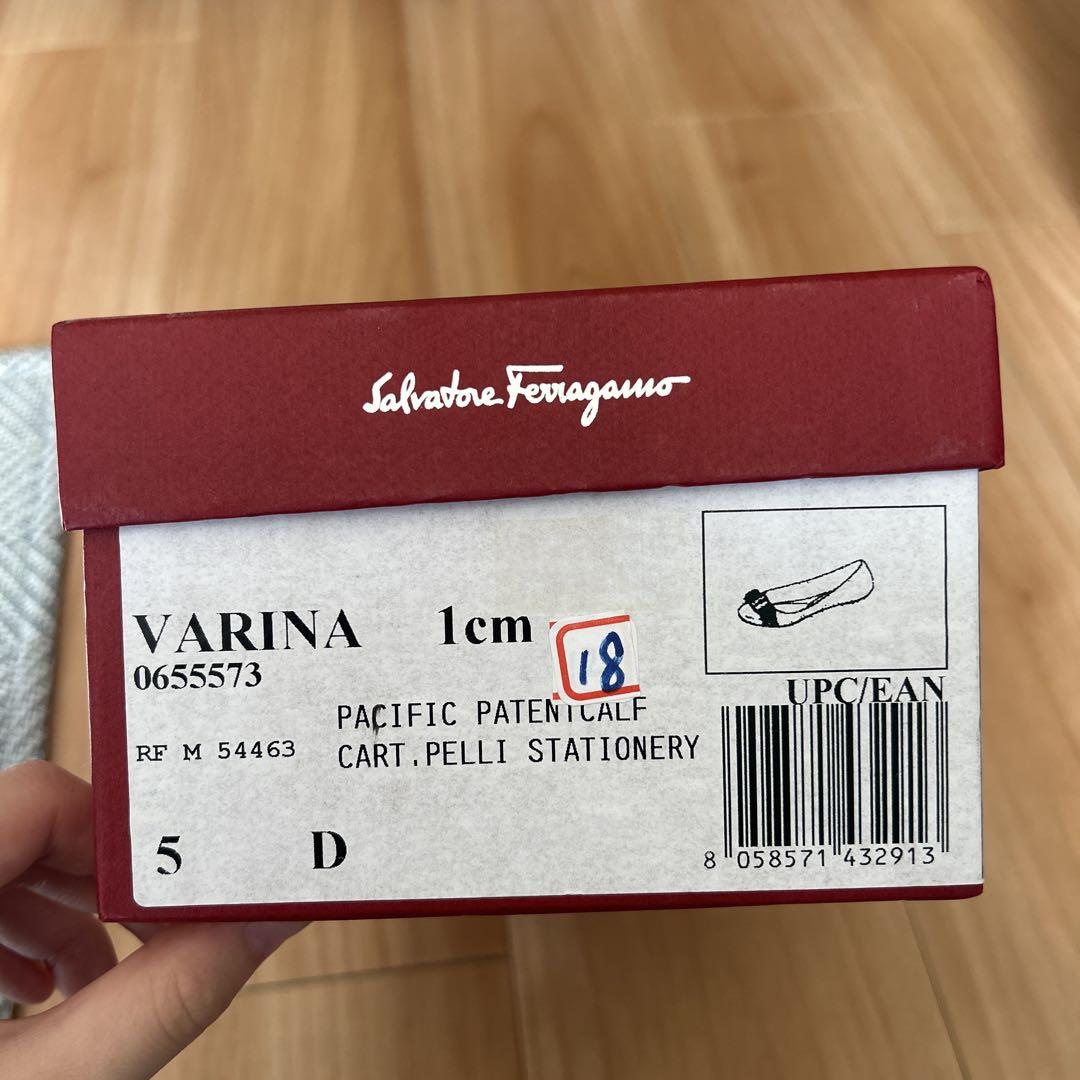 Salvatore Ferragamo VARINA ネイビー