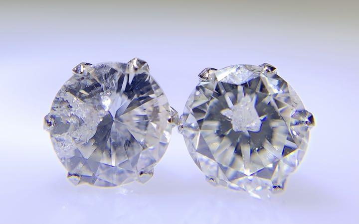 人気在庫あ 新品 pt900 一粒 ダイヤモンド 0.560ct 0.672ct 両耳ピアス XMon8-m22101786375 人気在庫