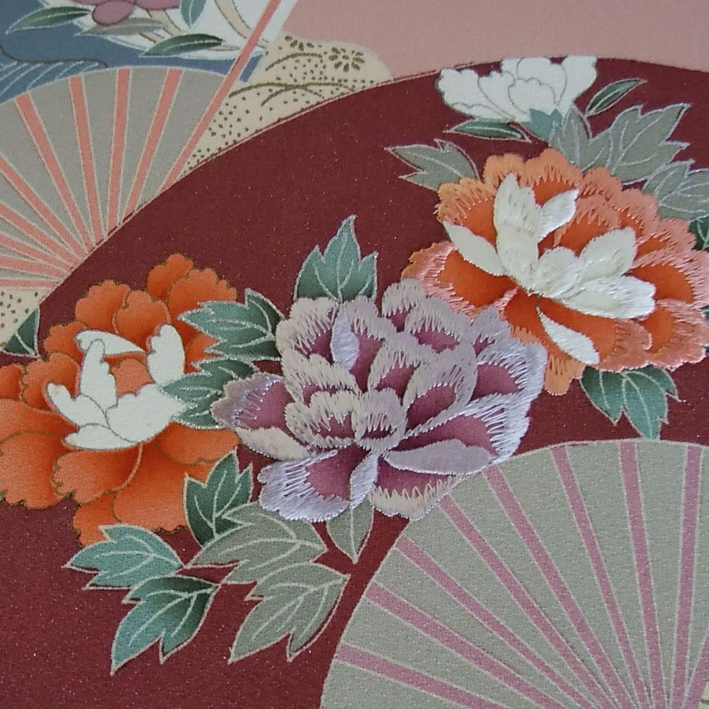 正絹付下げ反物76(薄むらさき、扇に刺繍の花)
