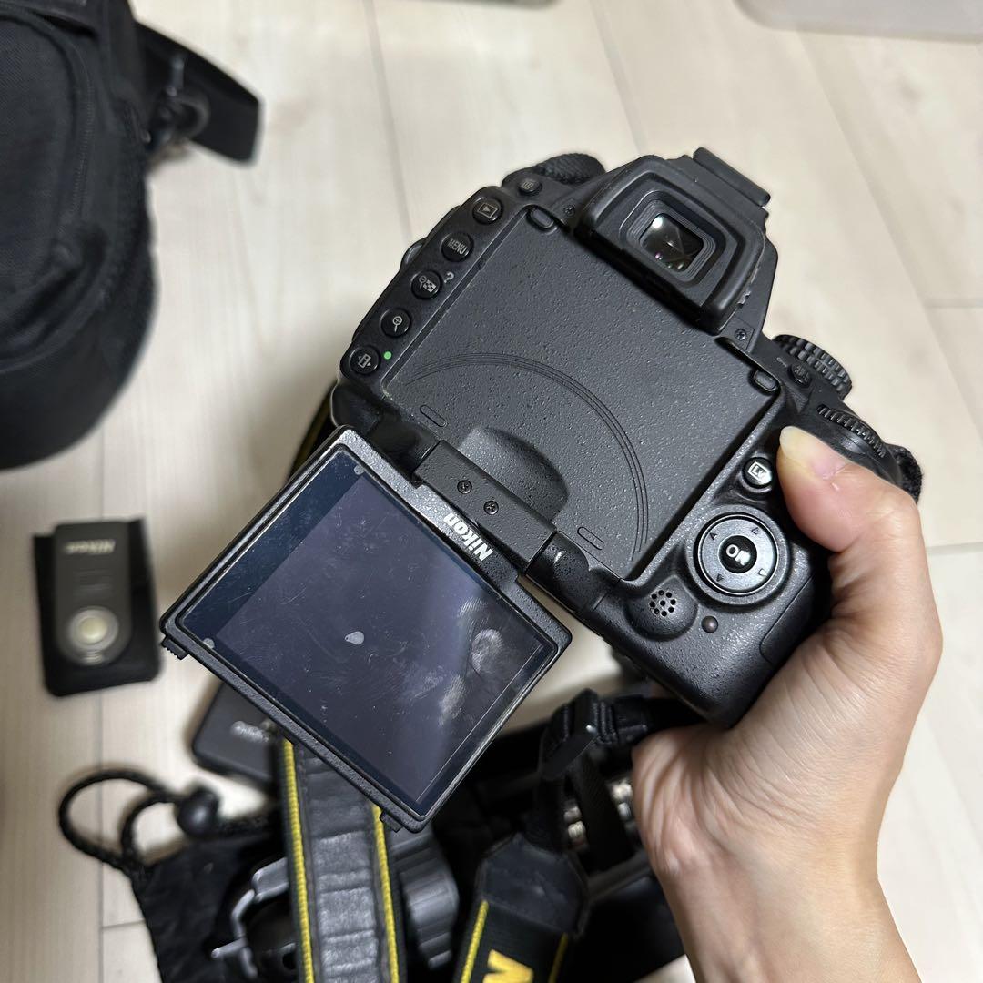 Nikon D5000 レンズキット リモコン ケース ミニ三脚付 - e-life Nikon D5000 レンズキット リモコン ケース ミニ三脚付 - e-life