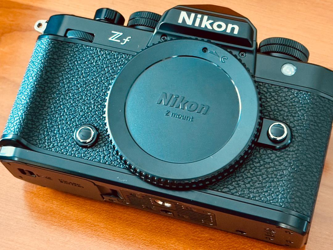 新品同等 Nikon zf ショット数40枚 純正レンズ3本 その他付属多数 画像6