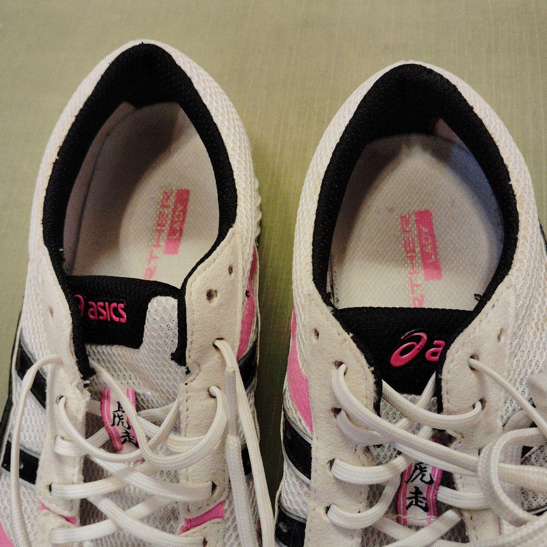 asics スパイクシューズ ホワイト/ブラック/ピンク24センチ