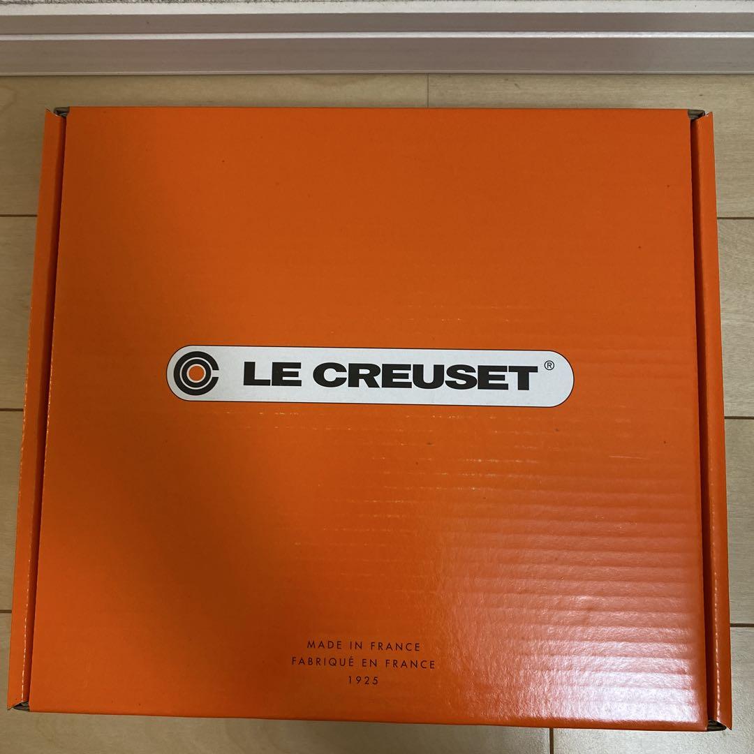 ルクルーゼ オーバルトリベット アズールブルー新品箱付き