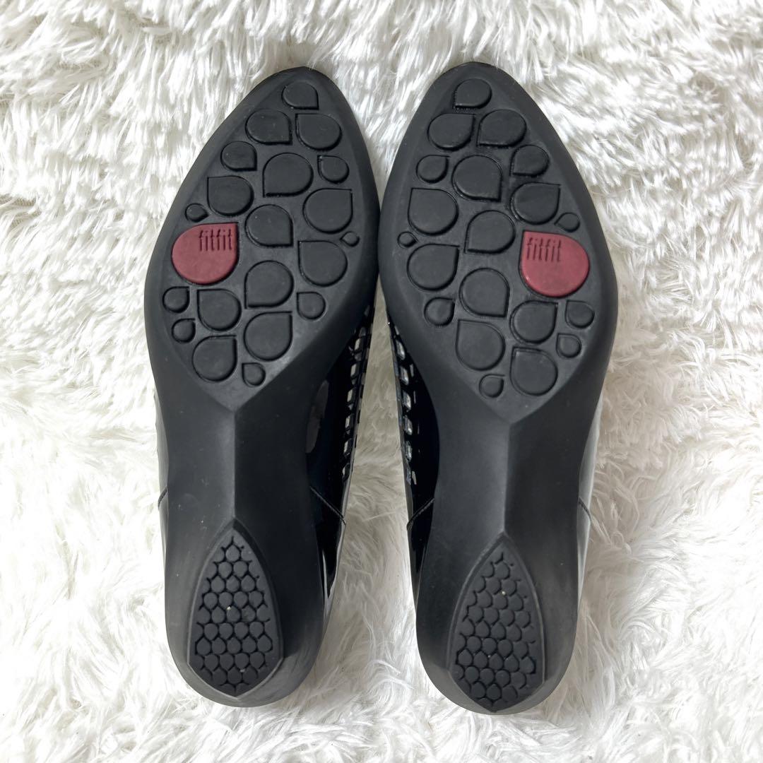 【極美品】fitfit レザーカットワークパンプス（エナメルブラック）23cm