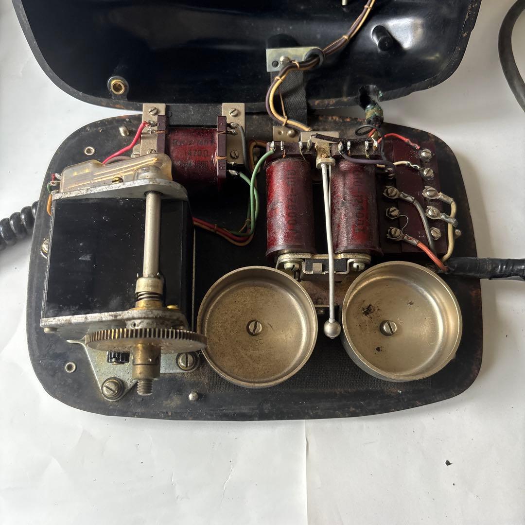 レトロデザインの磁石式電話機 レトロデザインの磁石式電話機