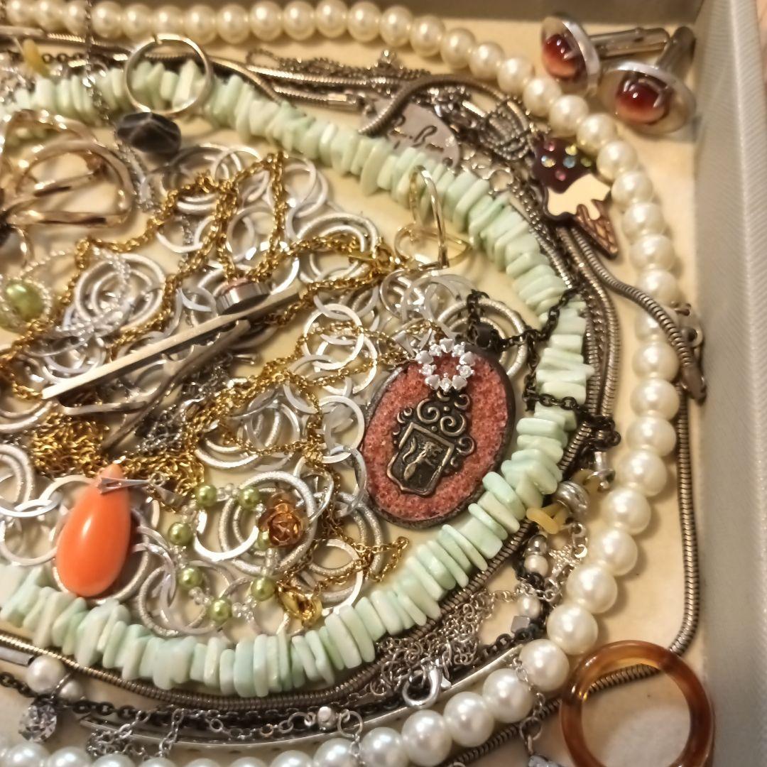 実家 家財整頓品 アクセサリーまとめ売り 指輪 ブローチ