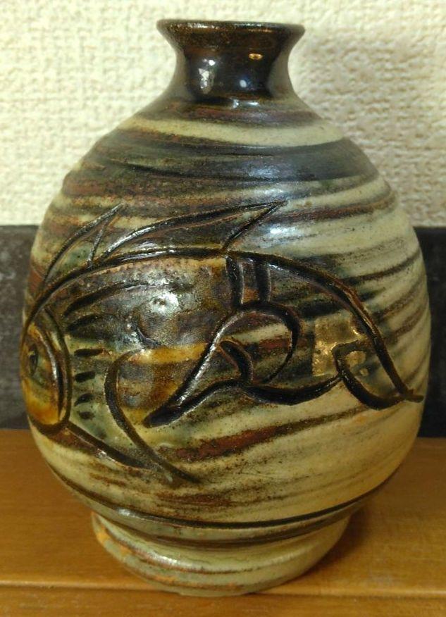 金城次郎 魚箸置(3点一組)共箱 栞 人間国宝 美品 壷屋焼 やちむん 壺屋焼 人間国宝 金城次郎 壷屋焼 徳利 栞 共箱 美品 壺屋焼 やちむん