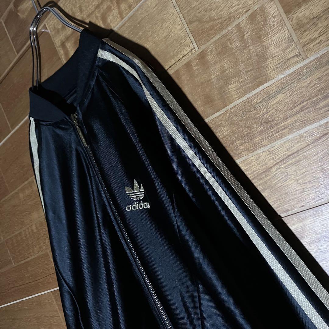 adidas トラックジャケット　ジャージ　光沢　ラグラン　黒　ゴールド　XL程