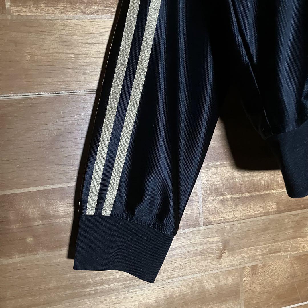 adidas トラックジャケット　ジャージ　光沢　ラグラン　黒　ゴールド　XL程