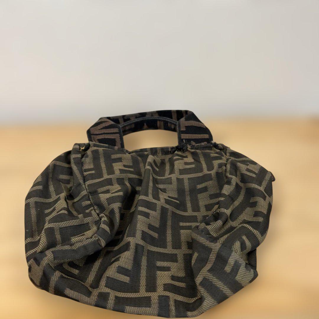 FENDI ポーチ ズッカ 小物入れ フェンディ - メルカリ