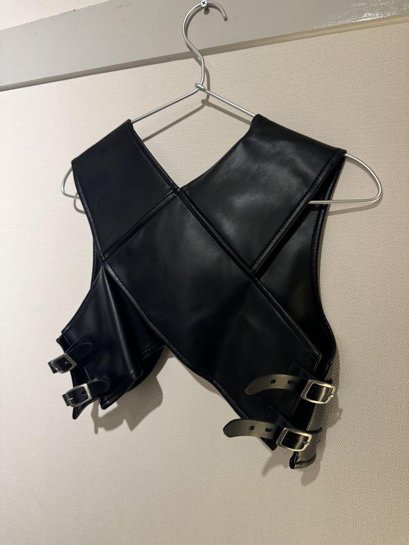 Her Praha Back cross belted harness