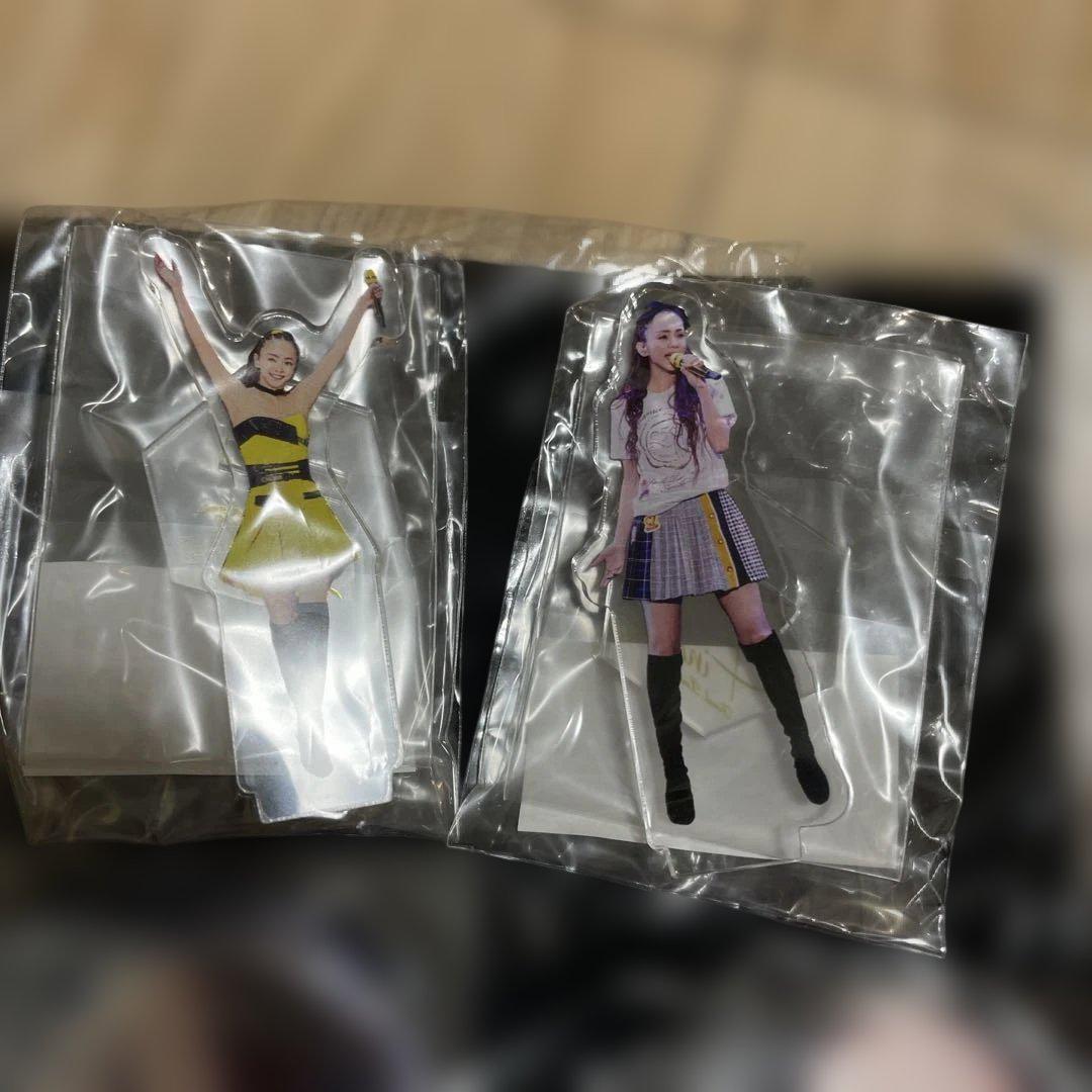 タイムセール値下げ❗️新品 安室奈美恵Tシャツとフィギュアセット