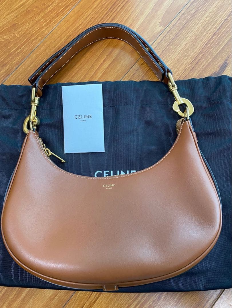 美品】セリーヌ ミディアム アヴァ ストラップバッグ スムースカーフ