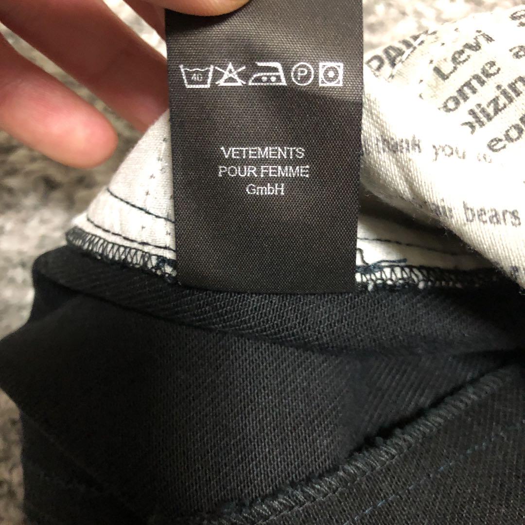 代引き人気 vetements Levis 再構築デニム デニム/ジーンズ - www.oma 公式通販オンライン 定価12万円 S 再構築デニム ヴェトモン×リーバイス デニム/ジーンズ