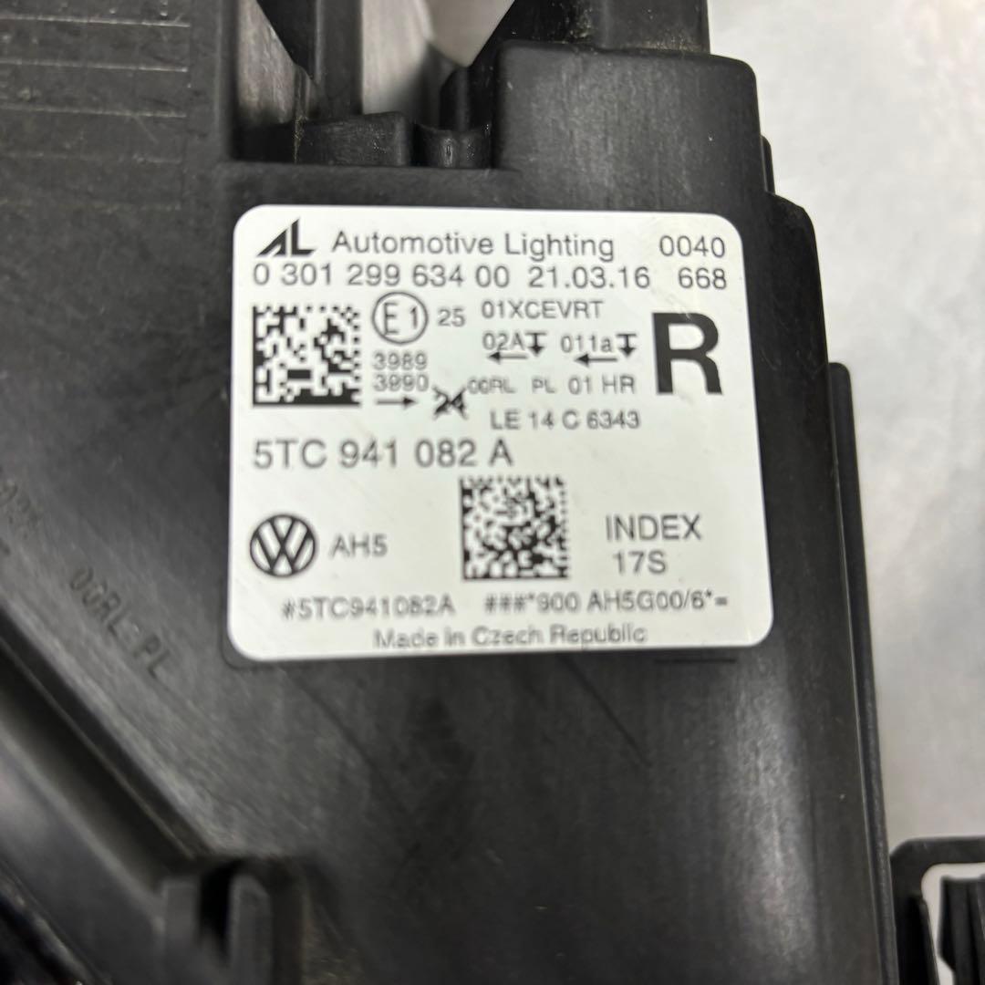 フォルクス ワーゲン トゥーラン 形式 DBA-1TCZD ヘッドライト 右