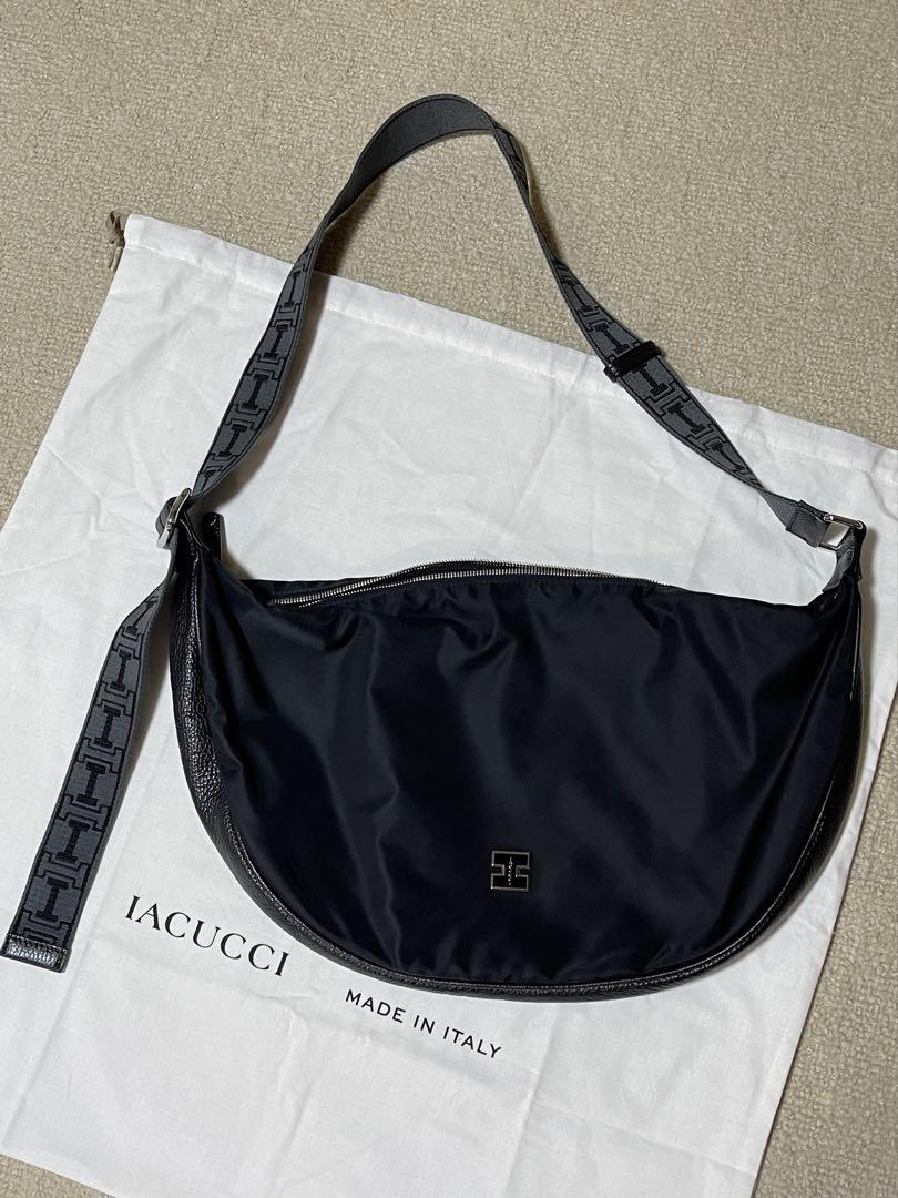IACUCCI ショルダーバッグ　アーゴM