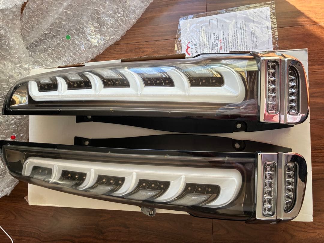 METEO LEDテールランプ80系ノア・ヴォクシー・エスクワイア用