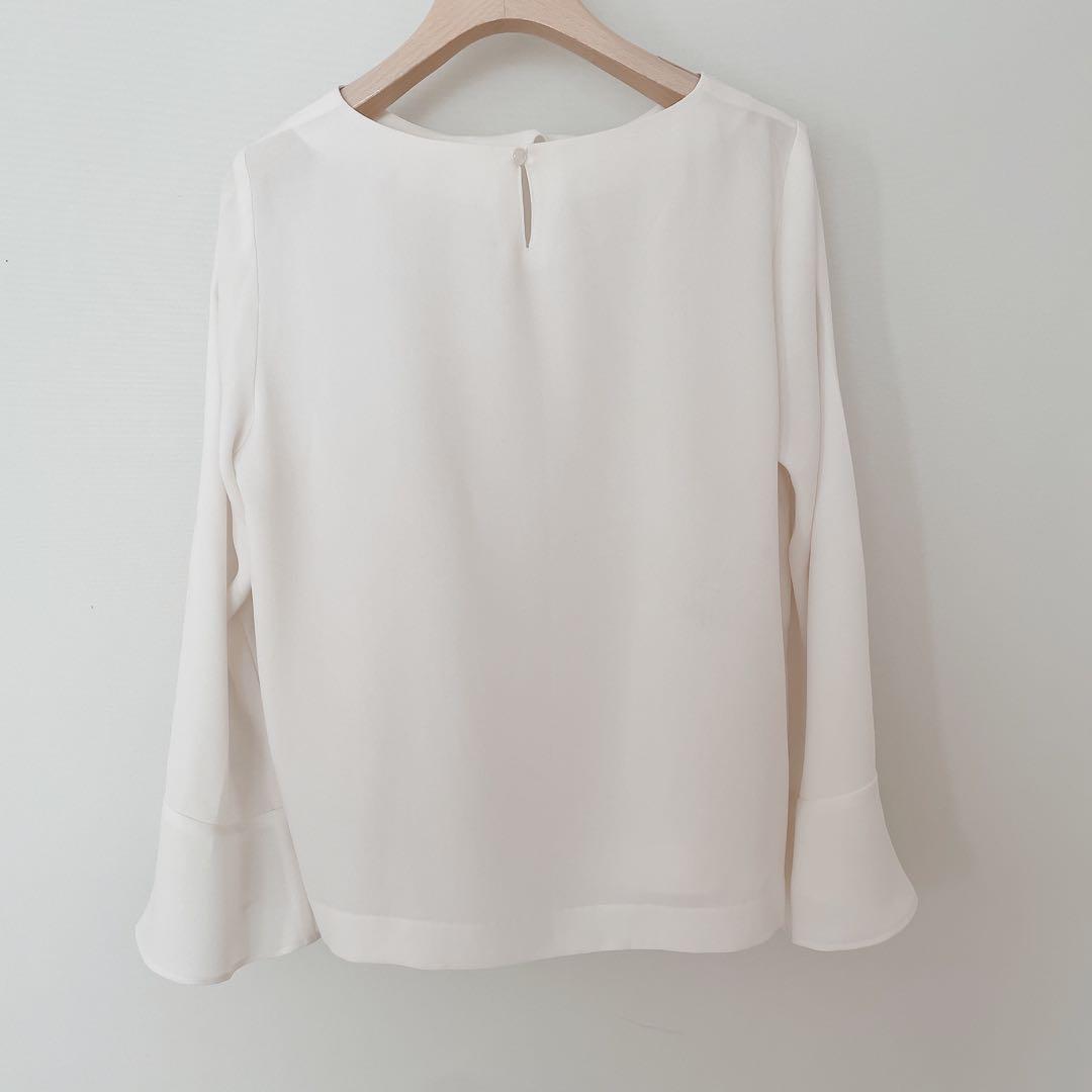 新品未使用　JUDYcollection プルオーバー　フリル袖　ベルスリーブ