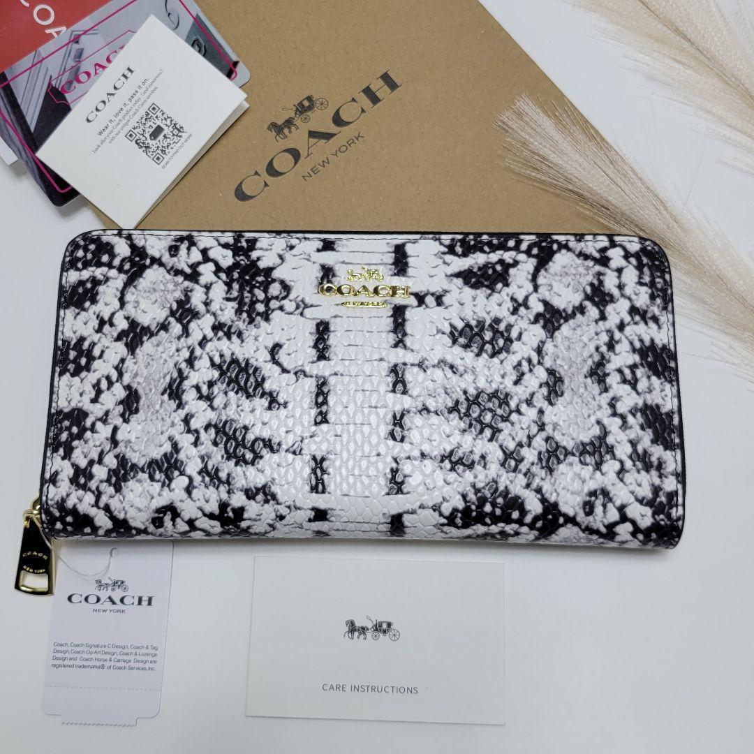 新品、未使用COACH コーチ長財布ラウンドファスナー　エンボスドスネークレザー