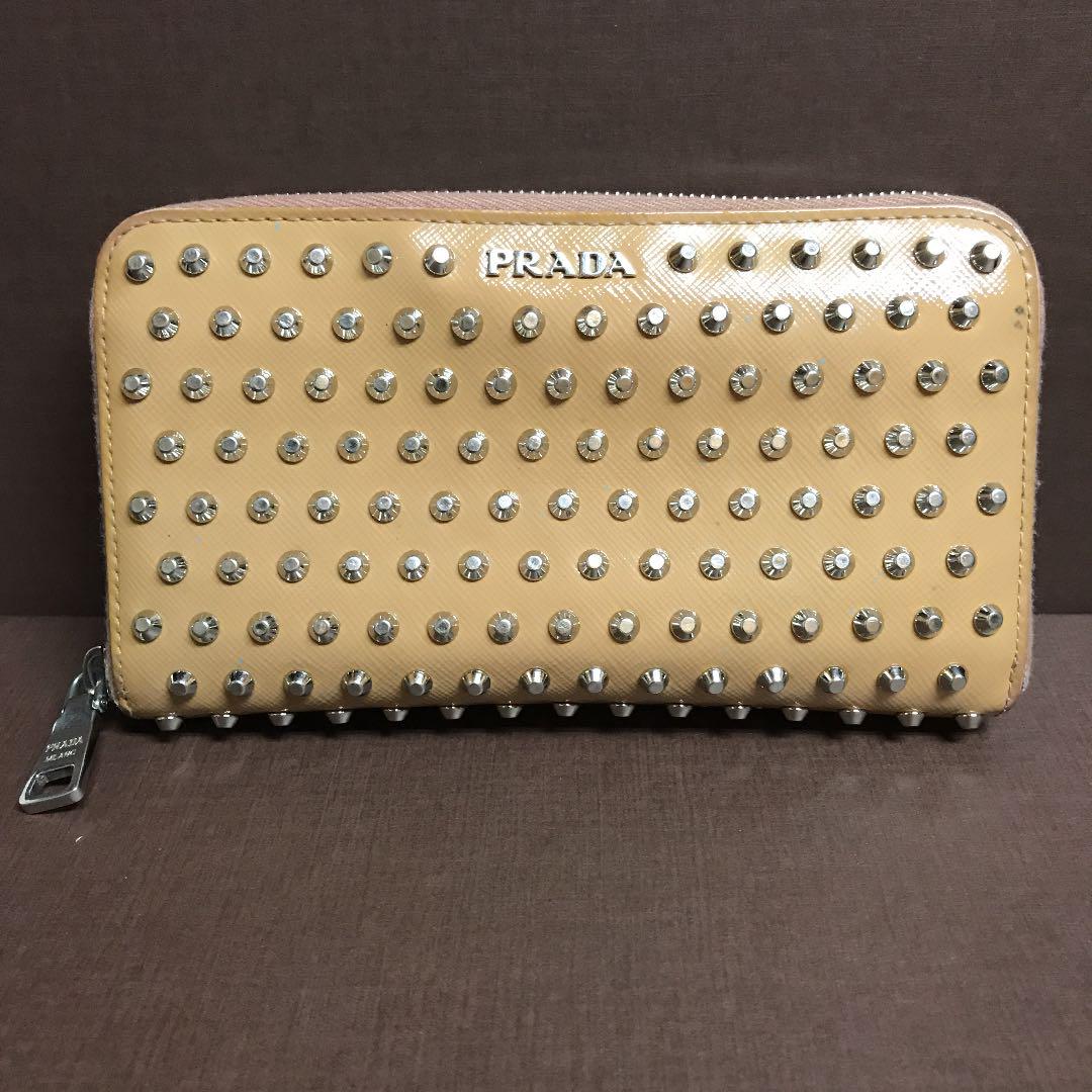 プラダ スタッズ 長財布