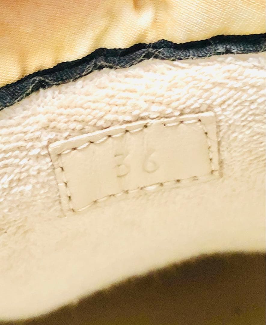 【本日限定23%OFF‼️】 Gucci グッチスクリーナーロウ「卯年」 【本日限定23%OFF‼️】 Gucci グッチスクリーナーロウ「卯年」