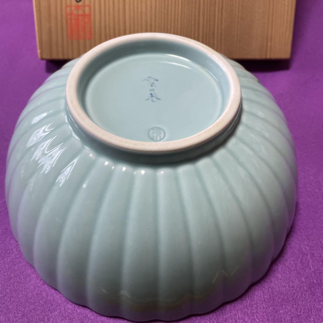有田焼青磁の菊割鉢