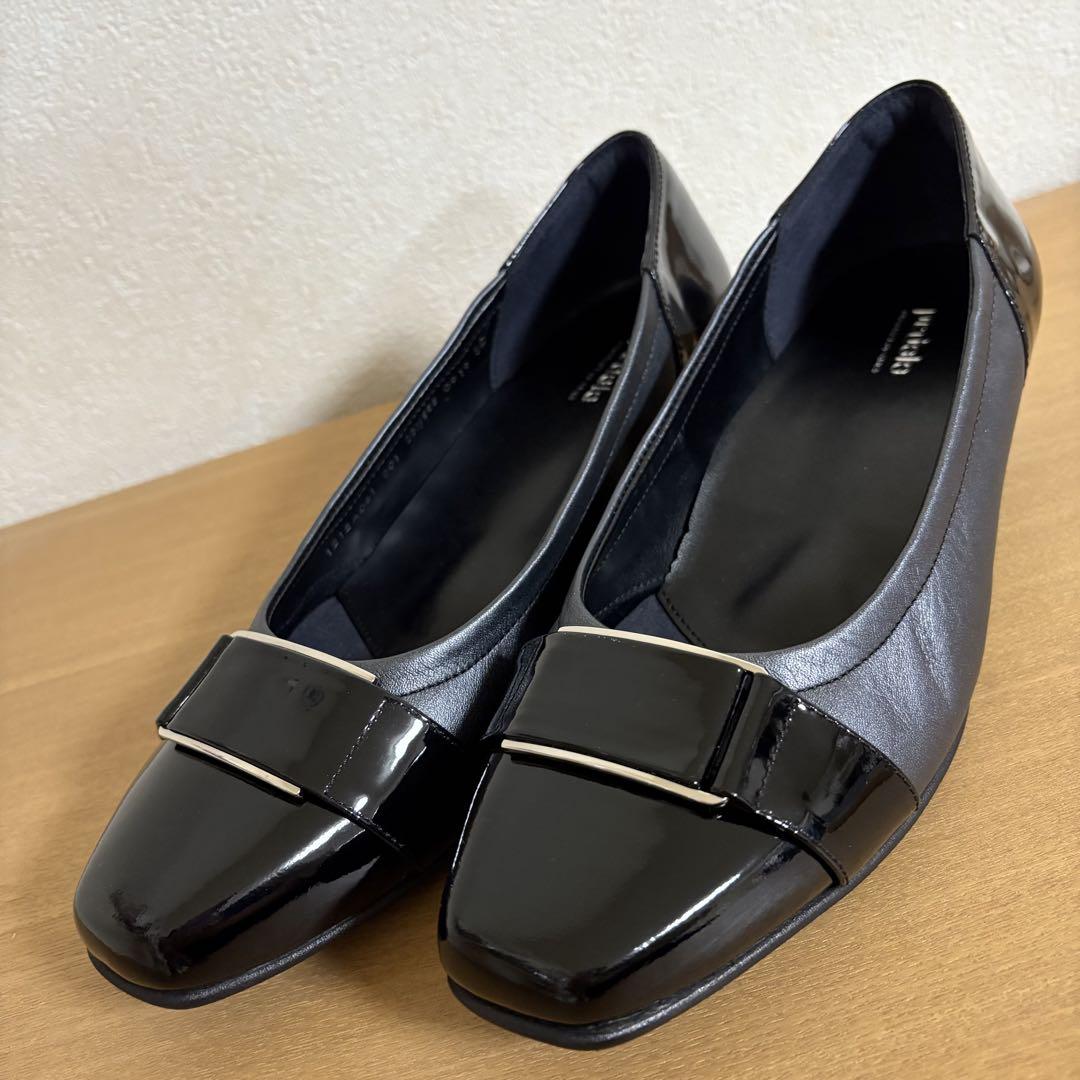 【新品未使用】アシックス　ペダラ　レザーパンプス　エナメル　スクエアトゥ 3E