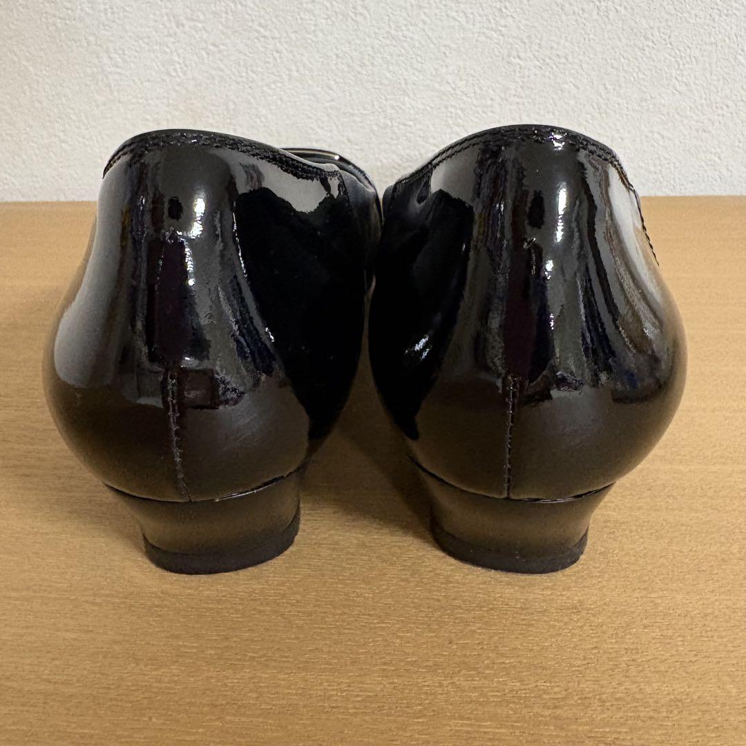 【新品未使用】アシックス　ペダラ　レザーパンプス　エナメル　スクエアトゥ 3E