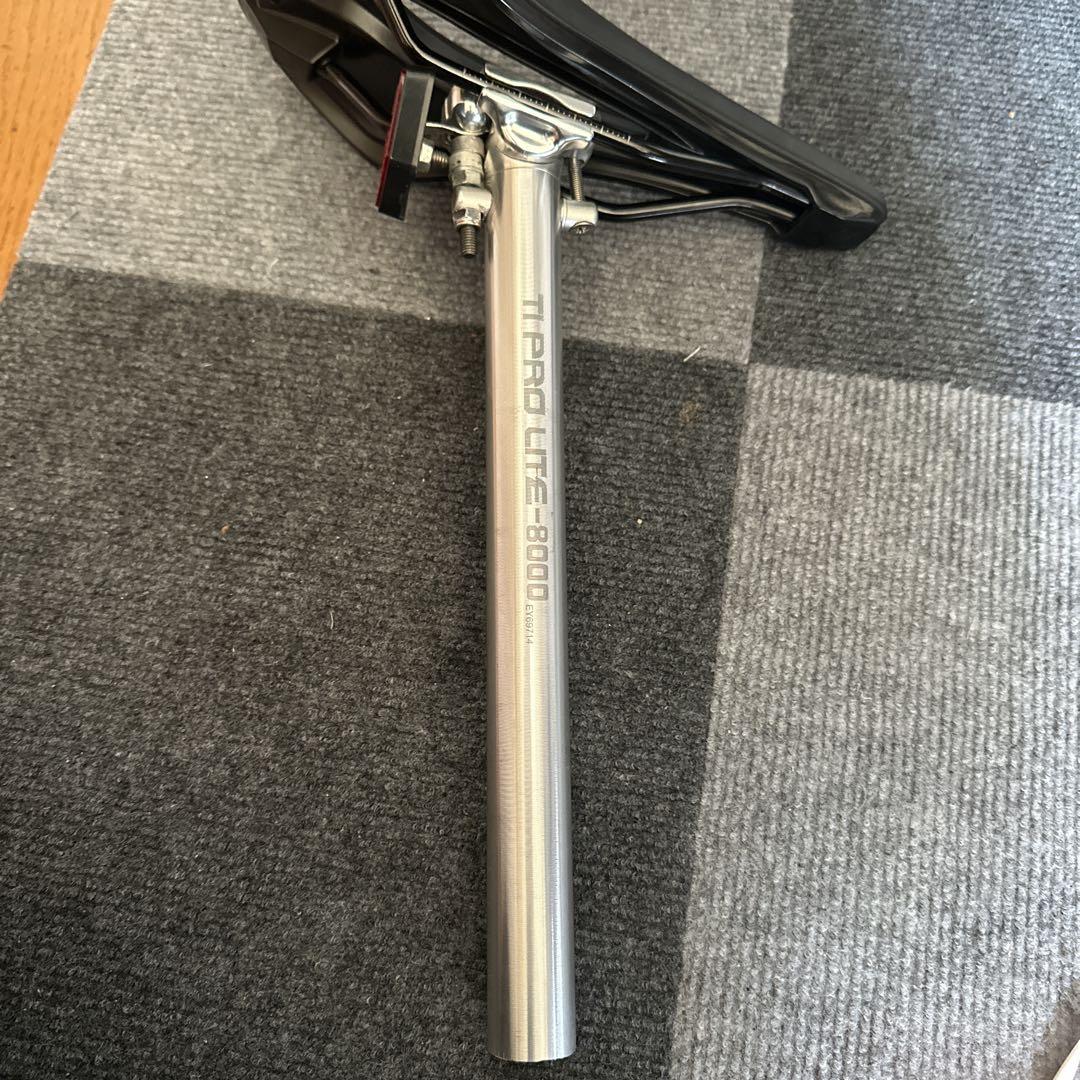 KCNC TI PRO LITE-8000シートポスト GIANT サドル付き