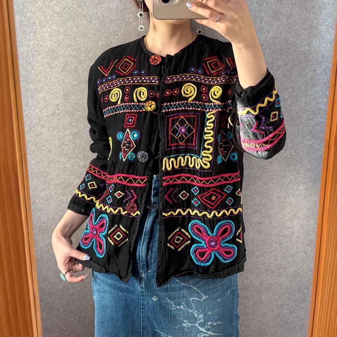 ヴィンテージ レトロ古着 エスニック刺繍ジャケット 鏡飾り 黒 羽織り 6,525円