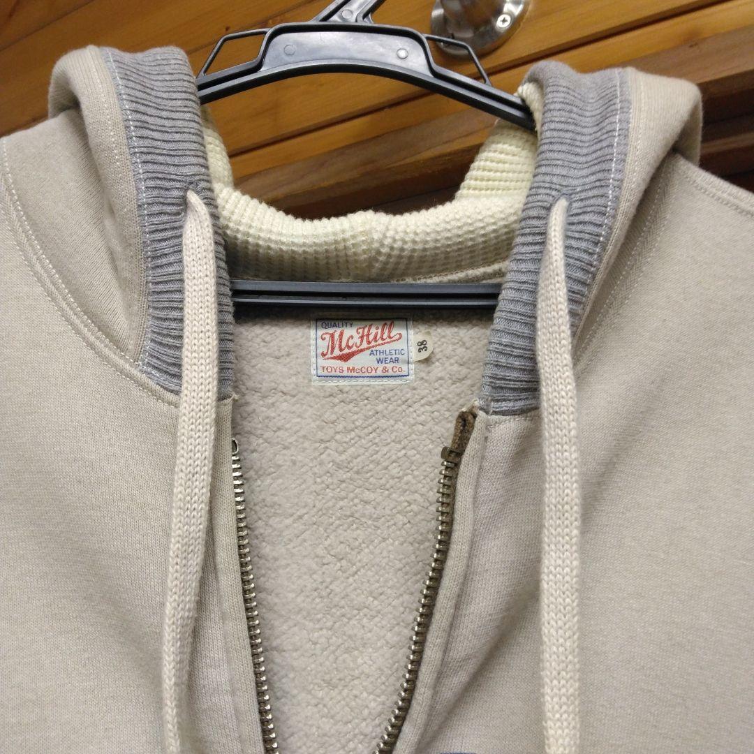 トイズマッコイのスエットパーカーになります。