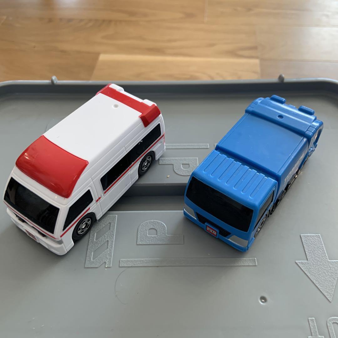初めてトミカ 駐車場2WAY PARKING ミニカー7台付き