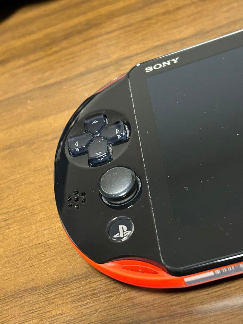 PS Vita レッドブラック メモリーカード・備品付き