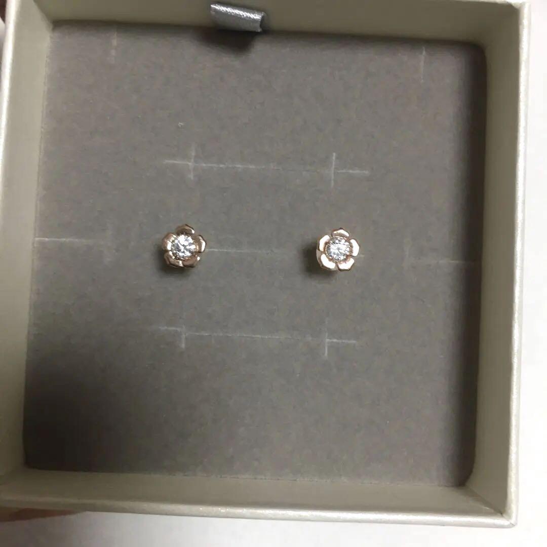 ツツミ　K10 ピアス　花　ギフトボックス付き
