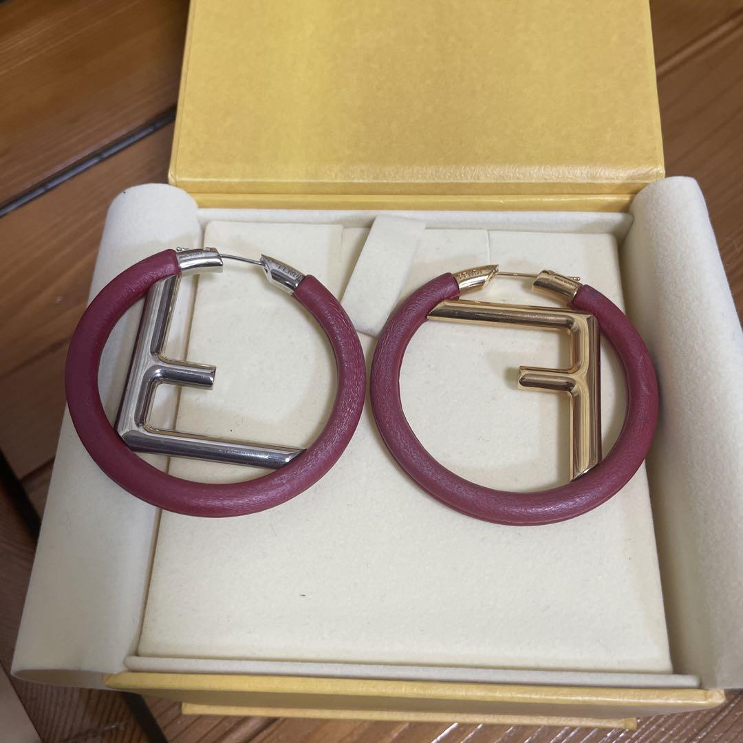 FENDI レザー　ピアス　ゴールド　シルバー