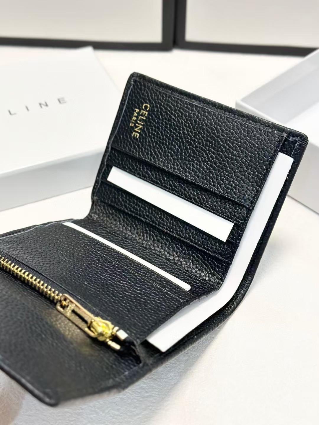 セリーヌ　三つ折り財布　シグネチャー CELINE セリーヌ 3つ折り財布 小銭入れ付き レディース