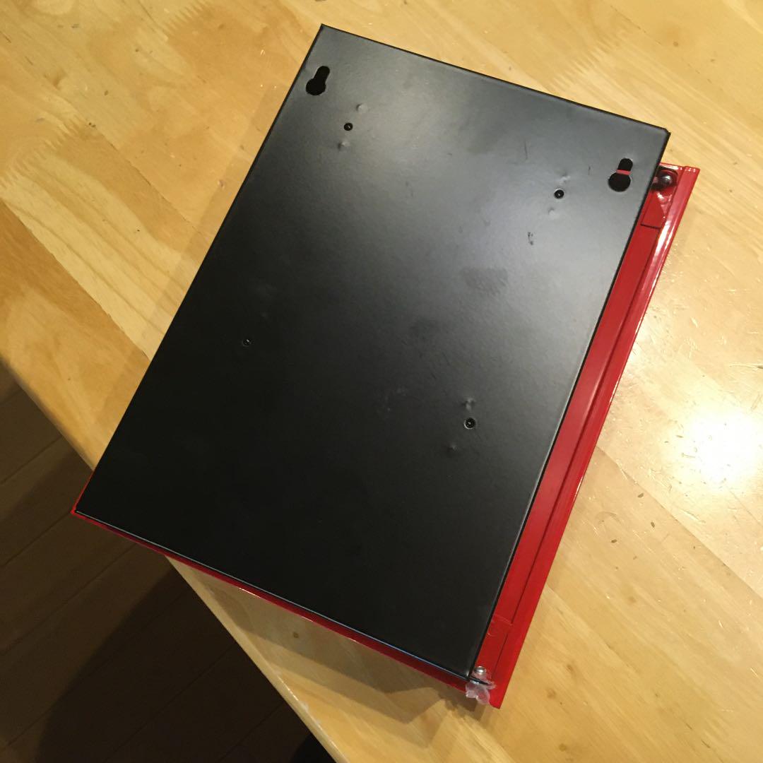 赤い笑顔デザインの鍵収納ボックス