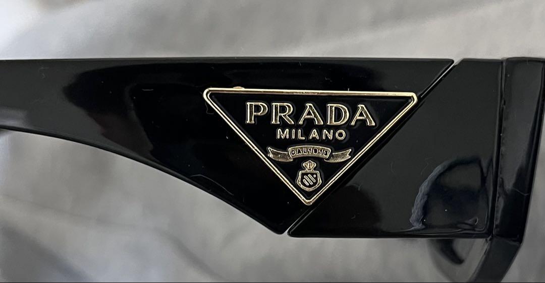 PRADA ブラック サングラス トライアングルロゴ　正規品　vingo着用
