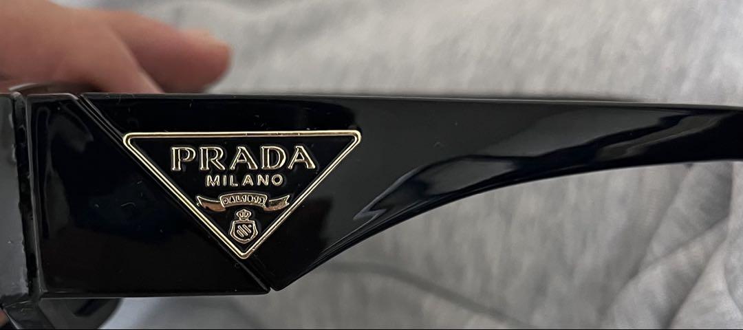 PRADA ブラック サングラス トライアングルロゴ　正規品　vingo着用