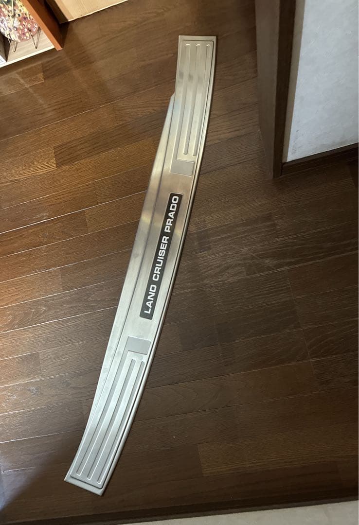 リアバンパーステップガード目立った傷や汚れなし