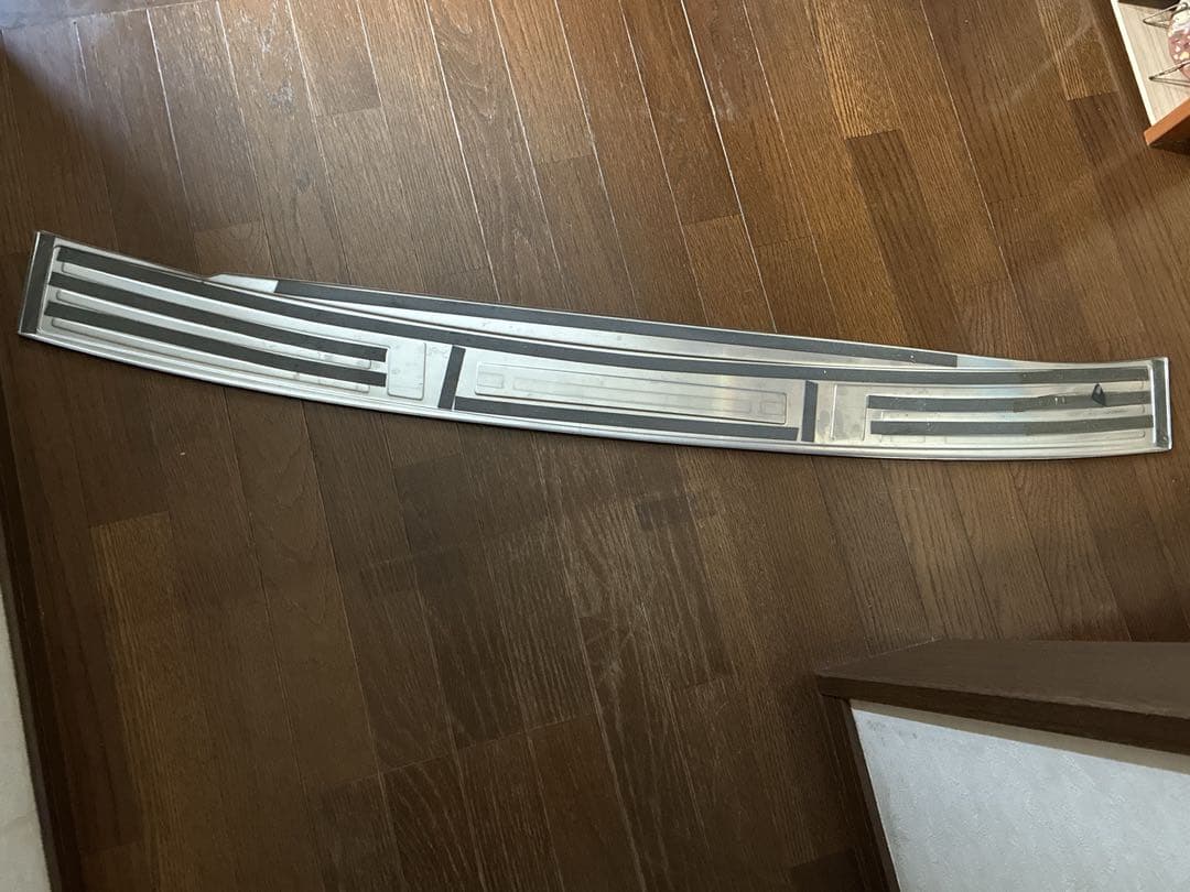 リアバンパーステップガード目立った傷や汚れなし