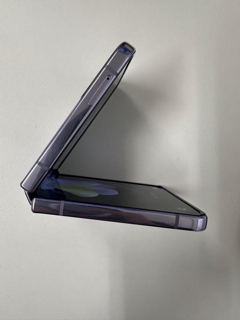 新品未使用近い　Samsung z flip4 SM-F721WSIMフリー