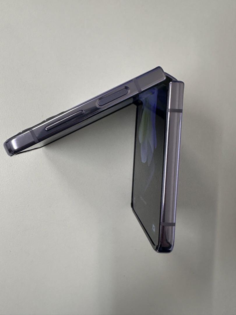新品未使用近い　Samsung z flip4 SM-F721WSIMフリー