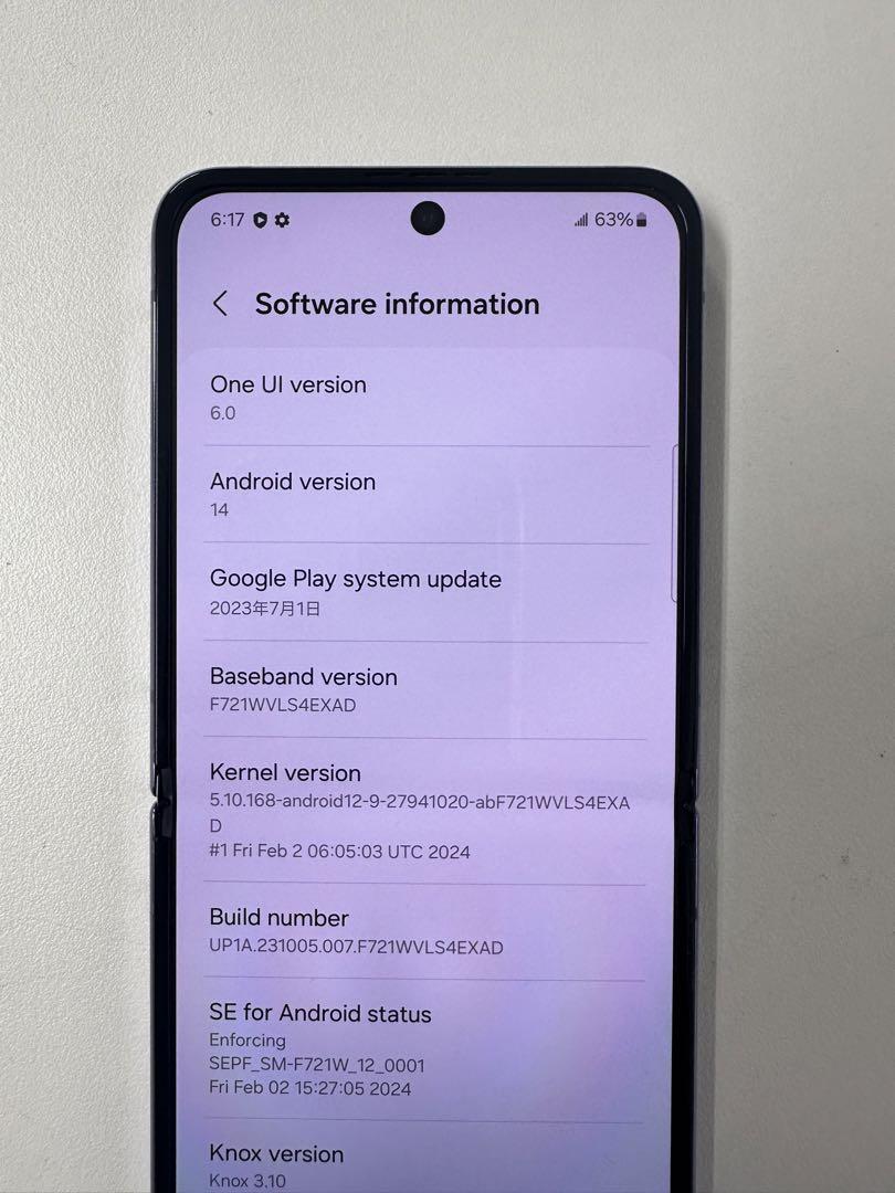 新品未使用近い　Samsung z flip4 SM-F721WSIMフリー