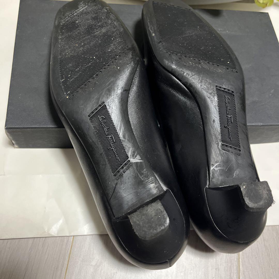 Salvatore Ferragamo ブラック フラットシューズ　6B Salvatore Ferragamo ブラック フラットシューズ 6 1/2 - メルカリ