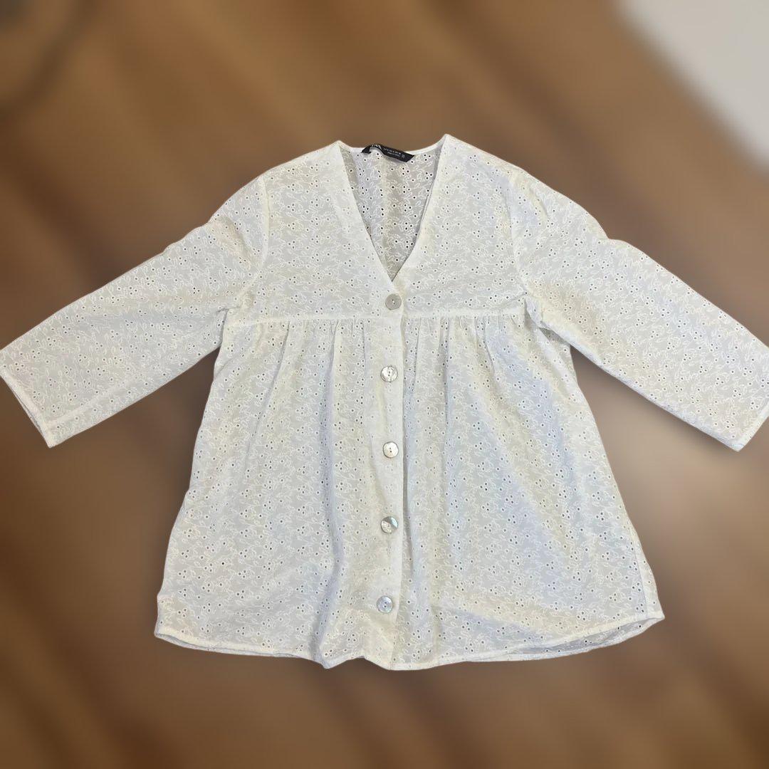 花の刺繍チュニックホワイトSサイズ　バールボタン ZARA ホワイト刺繍チュニック Sサイズ - メルカリ