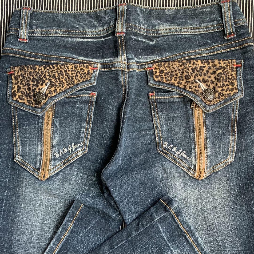 BCBGjeansヒョウ柄ブーツカットジーンズ ストレッチ脚長効果